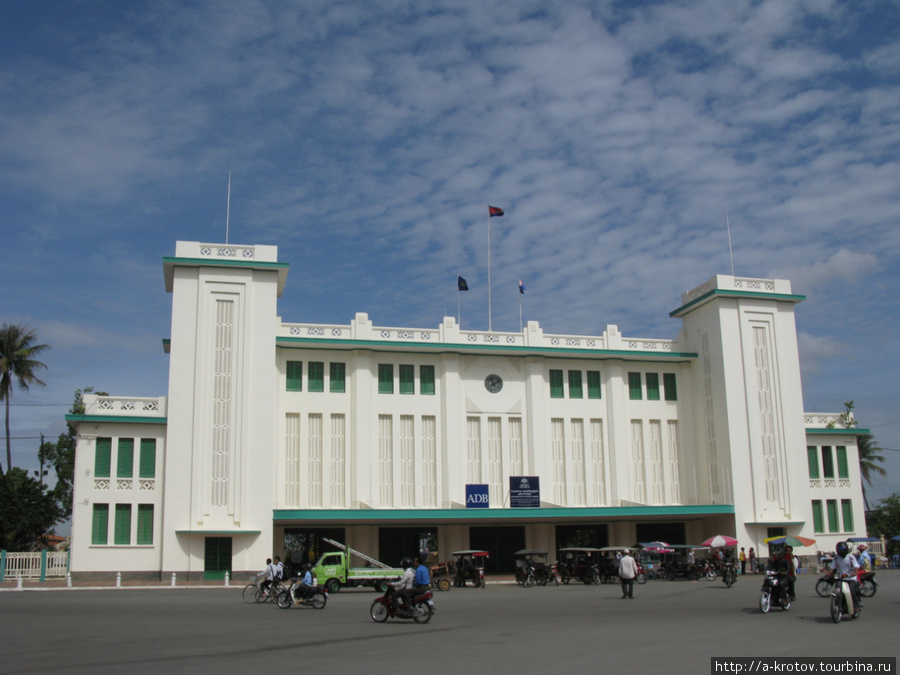 Ж.д.вокзал (недействующий) в Пномпене, вид снаружи Пномпень, Камбоджа