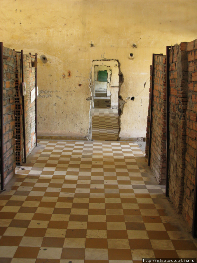 Камеры в тюрьме Пномпень, Камбоджа