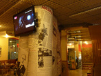 Современный телевизор на фоне старых газетных статей.