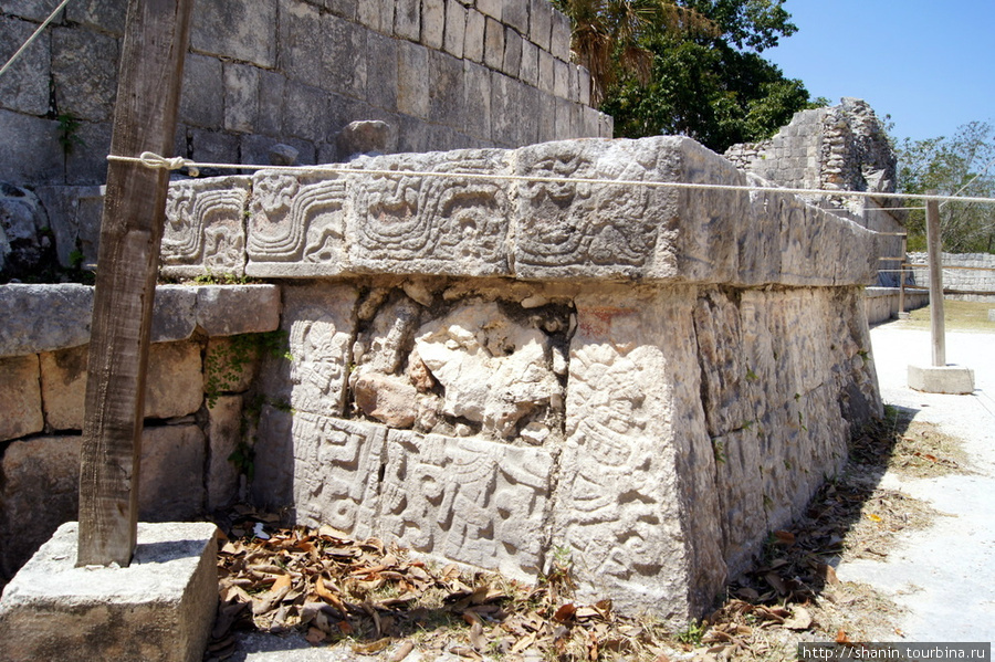 Дворец с колоннами Чичен-Ица город майя, Мексика