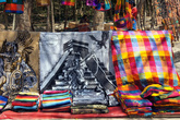 Сувениры на пути к священному сеноту в Чичен-Ице