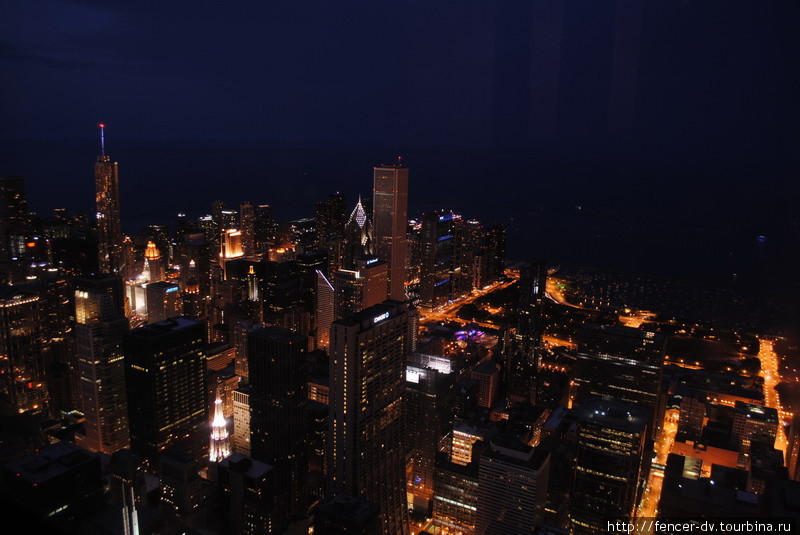 Ночной Чикаго с высоты ста этажей Чикаго, CША