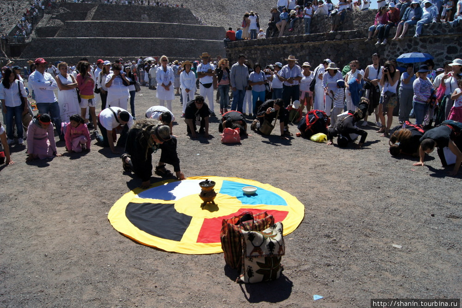 Шаманские танцы Теотиуакан пре-испанский город тольтеков, Мексика