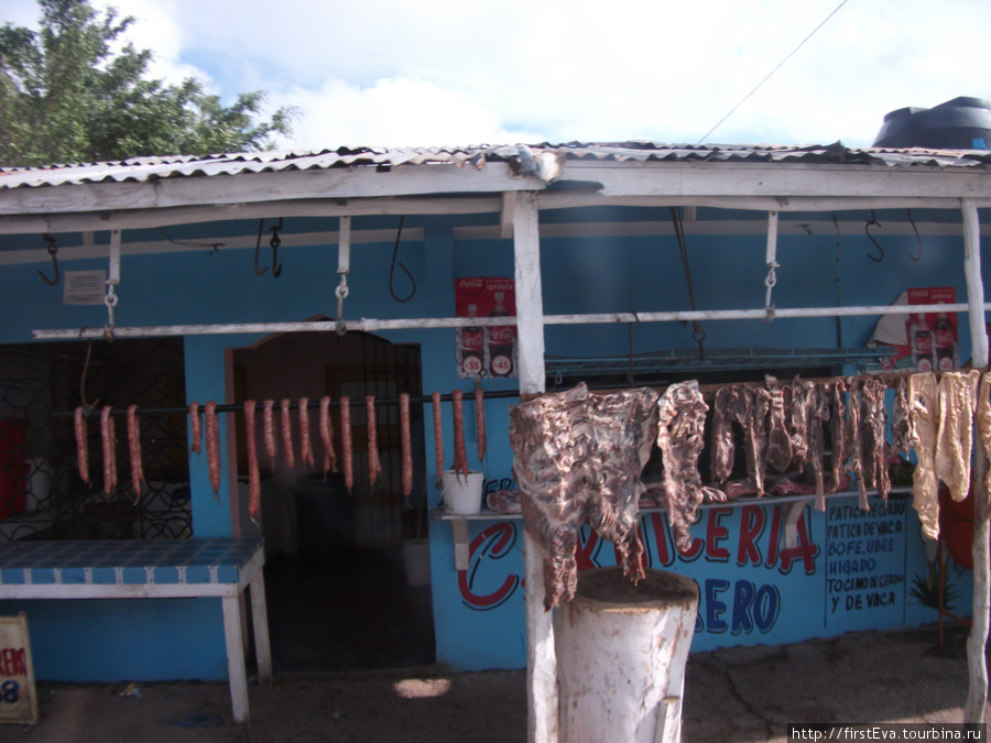 Вот так в Доминикане продают мясо, прямо на улицах.