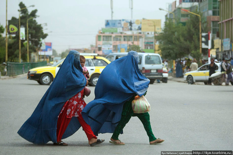 Женщины. Мазари-Шариф, Афганистан