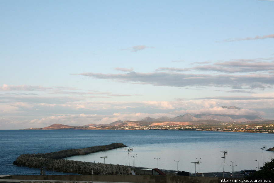 вид на порт со стен крепости Остров Крит, Греция