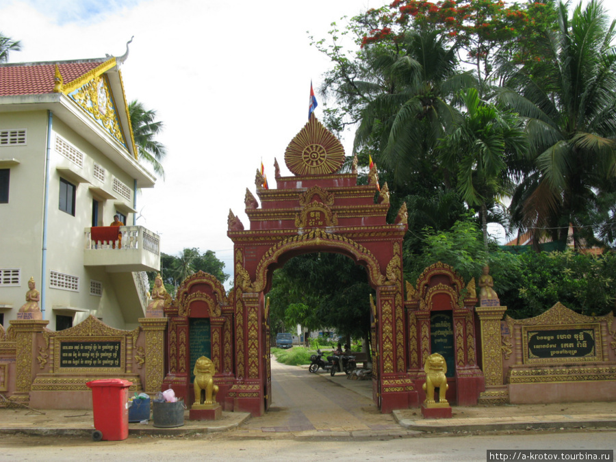 Вход в монастырь Баттамбанг, Камбоджа
