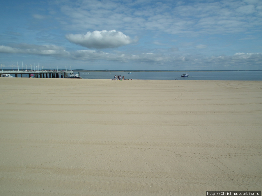 В Аркашоне прекрасные песчаные пляжи и простор — туристов практически нет. Аркашон, Франция