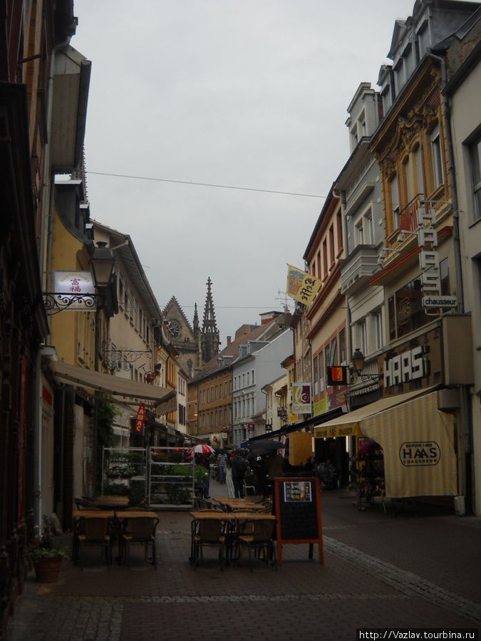 Дождь, увы, портит всю картину Мюлуз, Франция