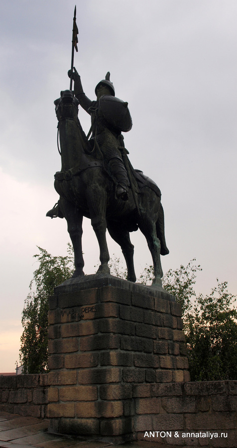 Памятник Вимару Пересу у Се Порту, Португалия