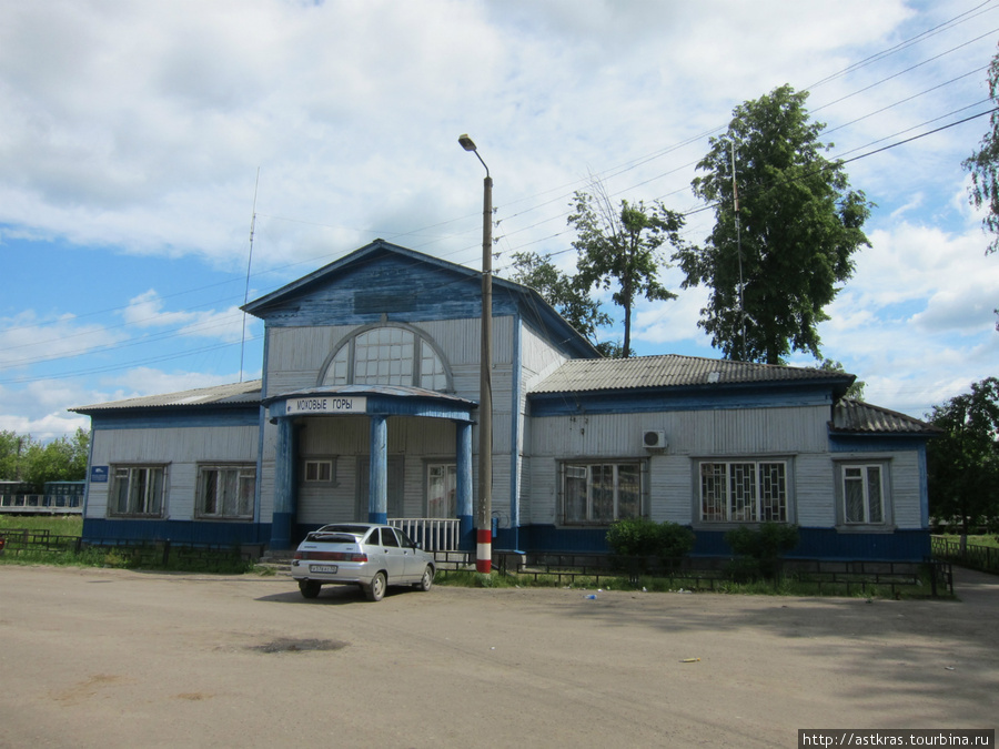 вокзал станции Моховые Горы Бор, Россия