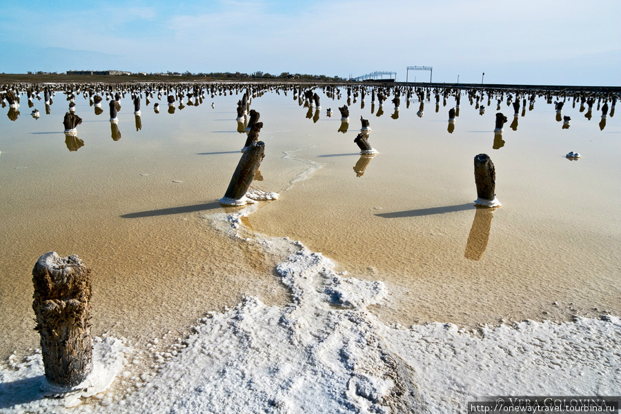 Добыча соли на озере Баскунчак Плато и пустыня Устюрт, Казахстан