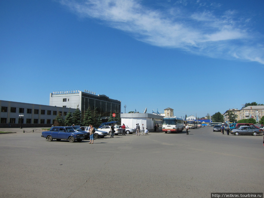 Привокзальная площадь и вокзал станции Петропавловск Петропавловск, Казахстан