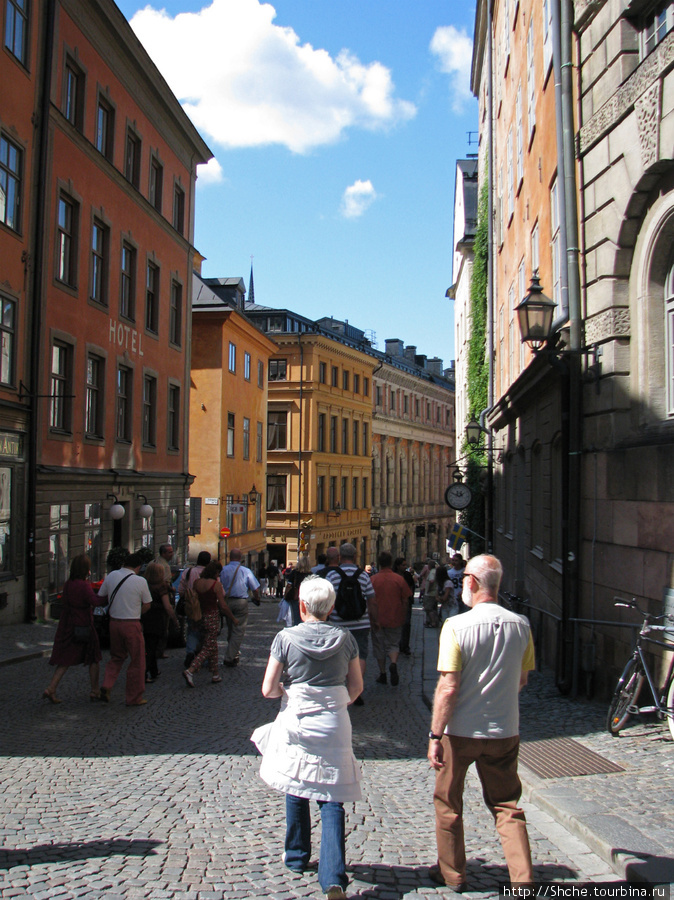 мы решили оставить посещение дворца на потом, а просто прогулятся улицами Gamla Stan. Стокгольм, Швеция