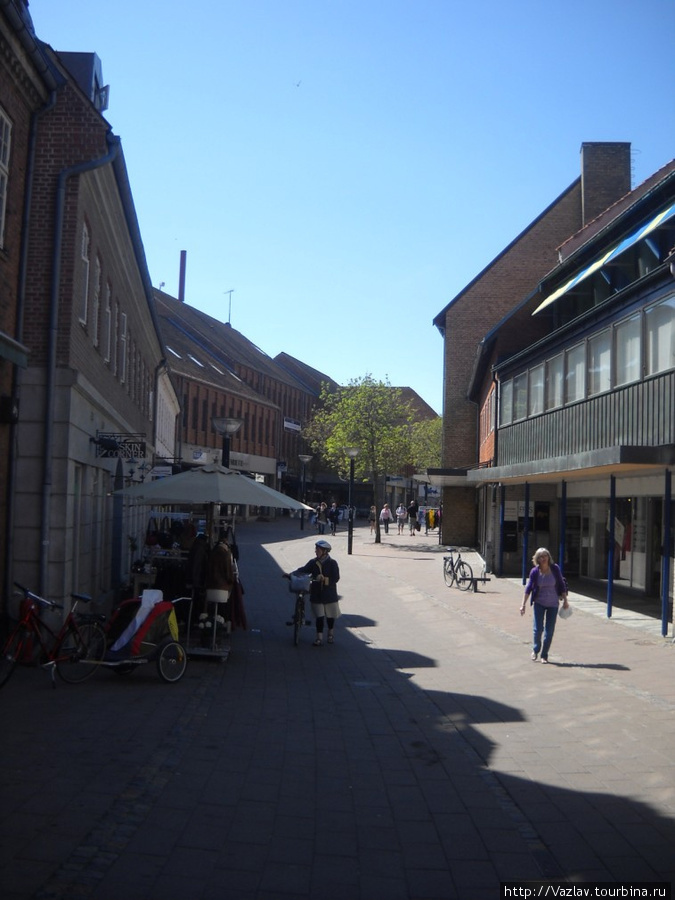 Одна из главных улиц Хиллерёд, Дания