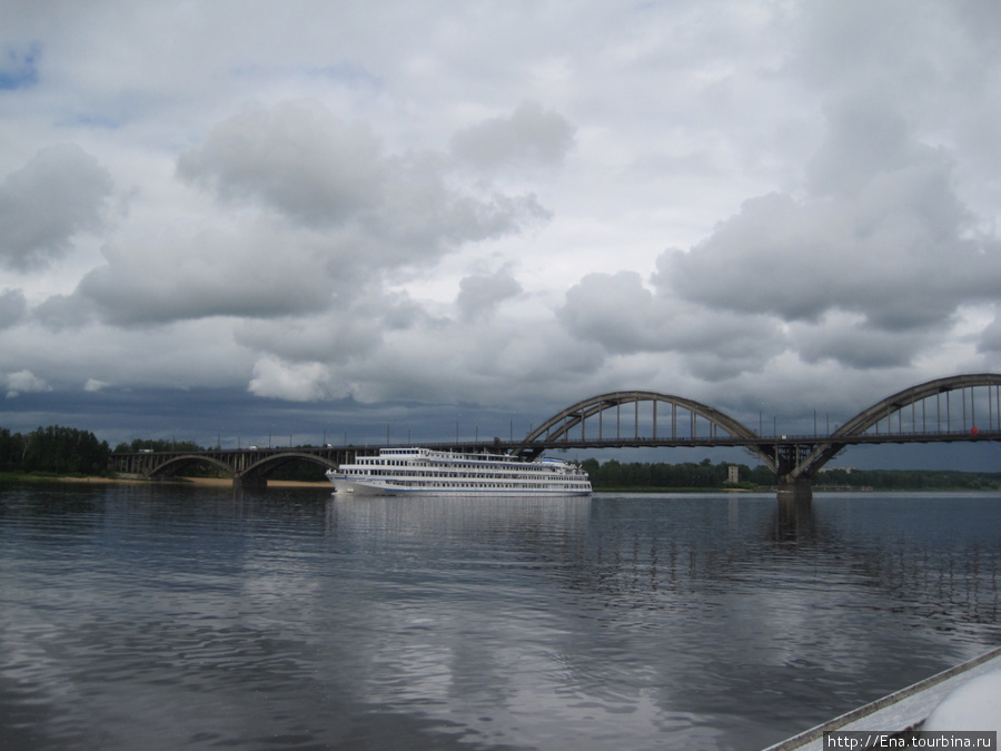 Знаменитый Рыбинский мост Брейтово, Россия