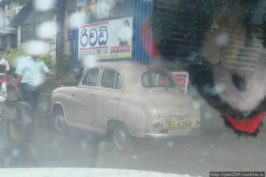 машин новых очень мало
в основном старые развалюхи Шри-Ланка