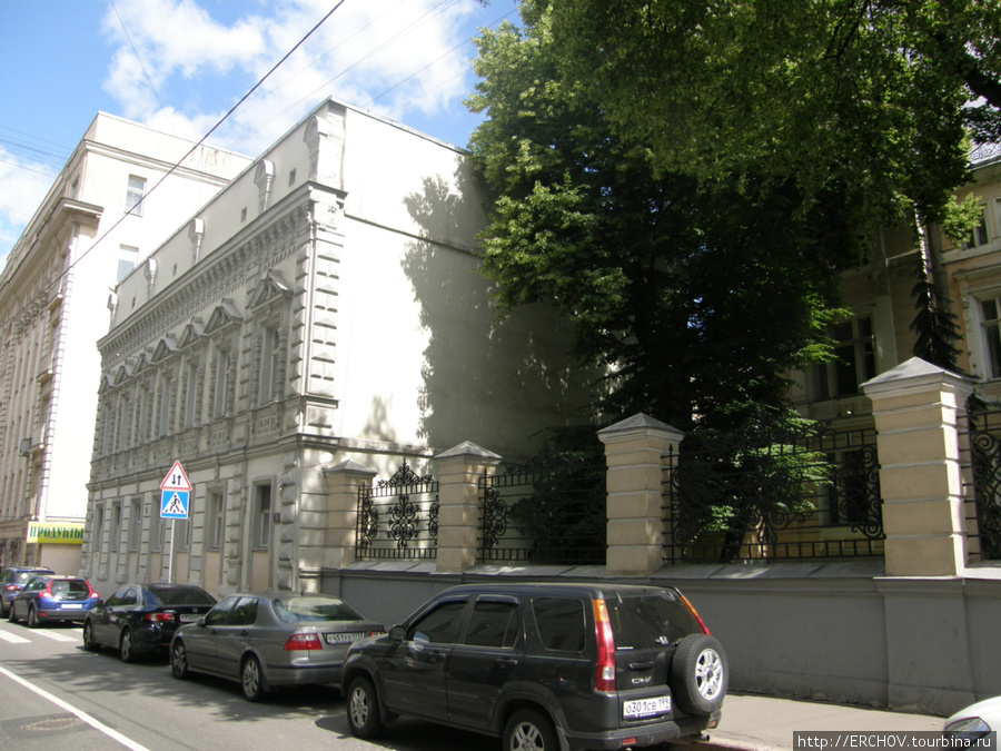 Дом № 12. Ранее на этом месте  жил генерал Леонтьев, имя которого носит переулок. Москва, Россия