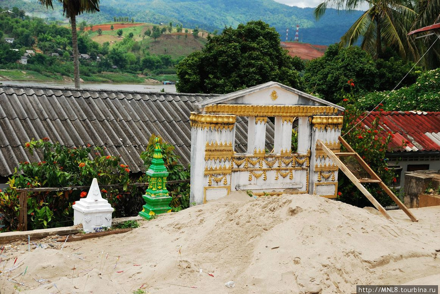 могилки Хуэйсай, Лаос