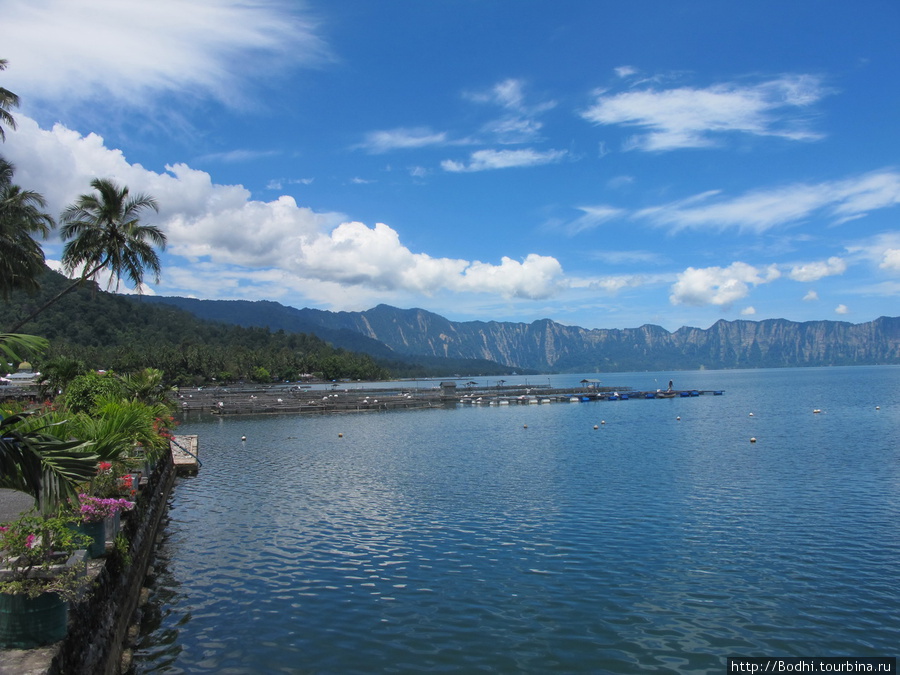 Озеро Маниджао, Суматра, Индонезия Озеро Маниджао, Индонезия