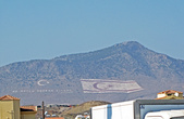 знаменитые флаги на горе, которые видно со столицы Никосии