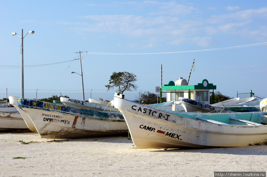 Лодки в порту Кампече Кампече, Мексика