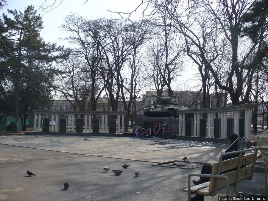 Памятник-танк в сквере Победы Симферополь, Россия