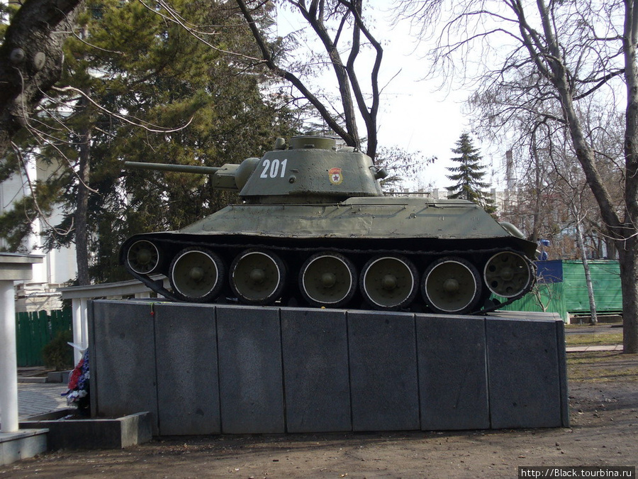 Памятник-танк в сквере Победы Симферополь, Россия
