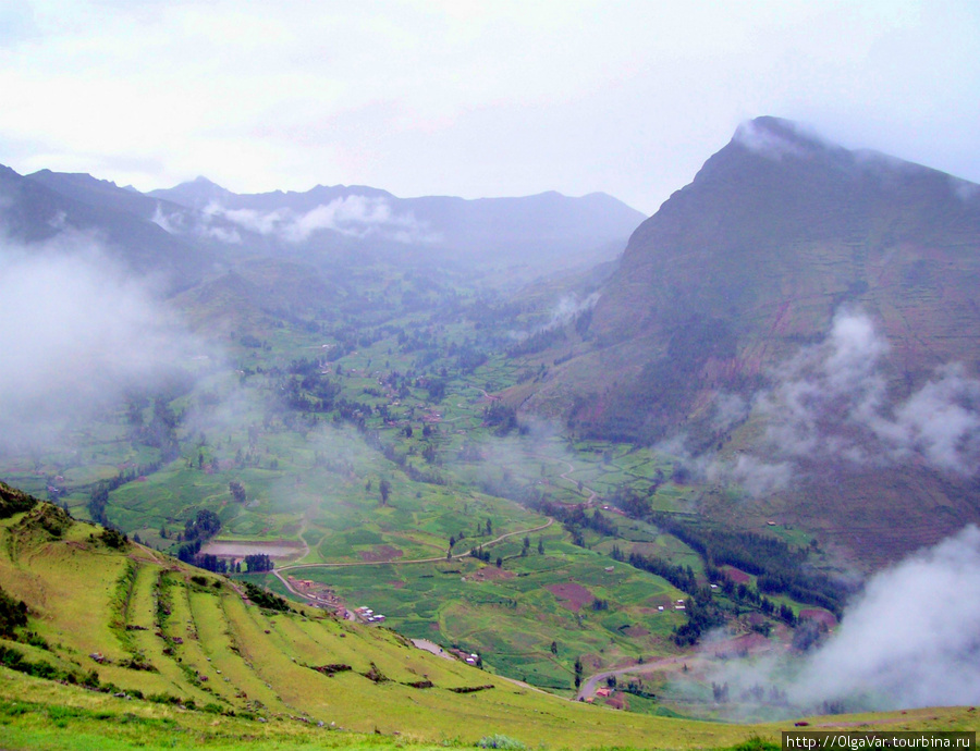 Террасы возвышаются над долиной на 500 метров Писак, Перу