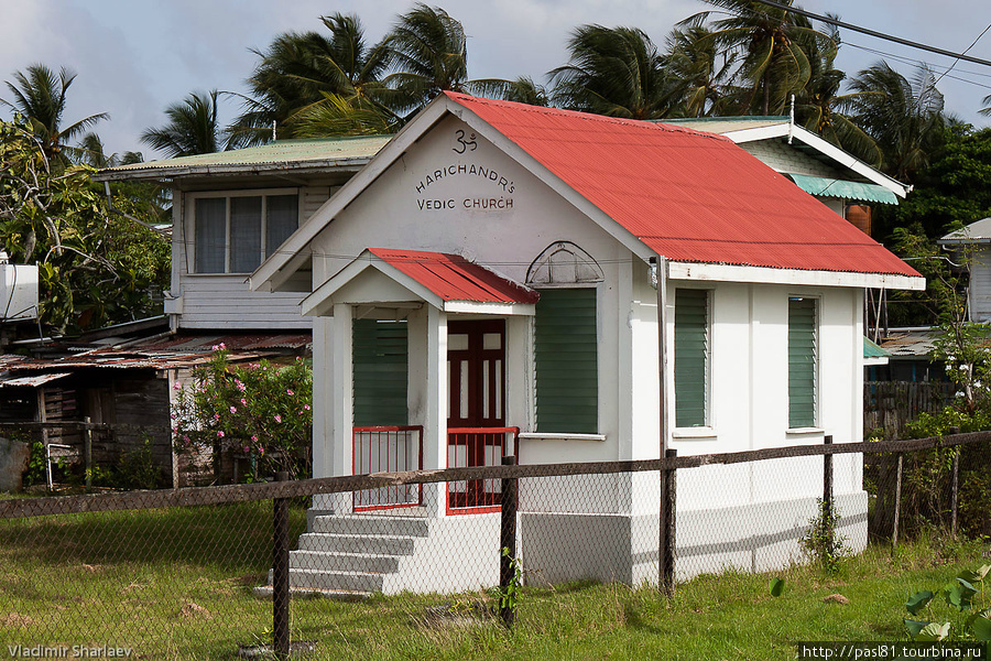 Гайана — страна довольно религиозная и культовые сооружения встречаются повсеместно. Гайана