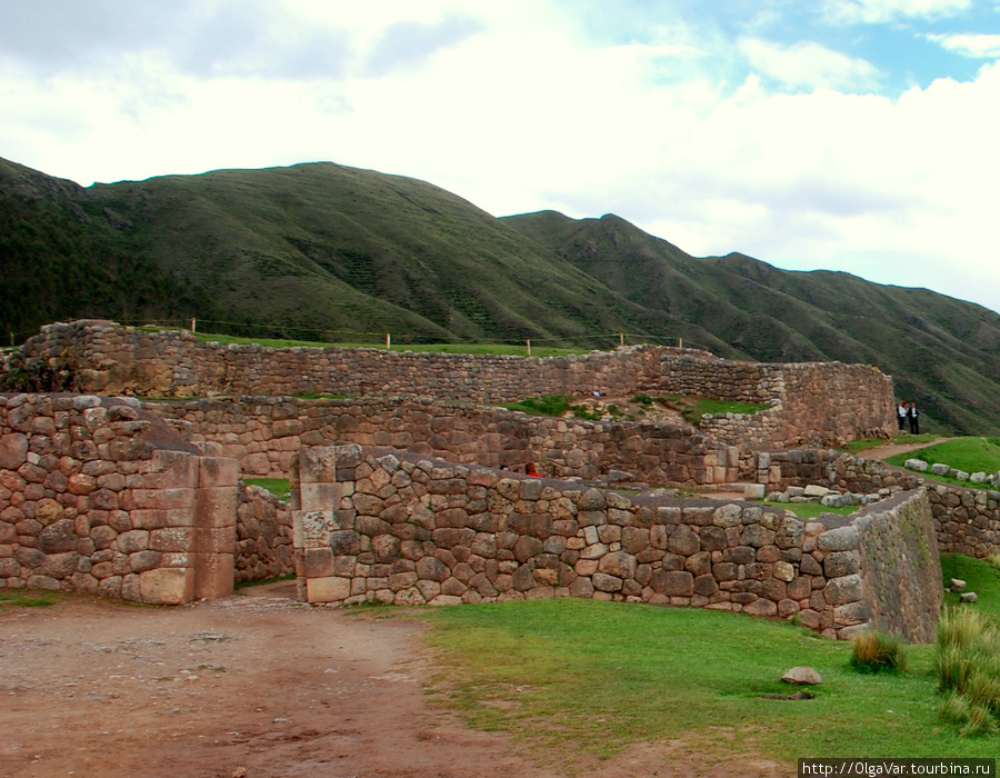 Конечно, сейчас строения мало напоминают крепость, скорее, какие-то лабиринты Куско, Перу
