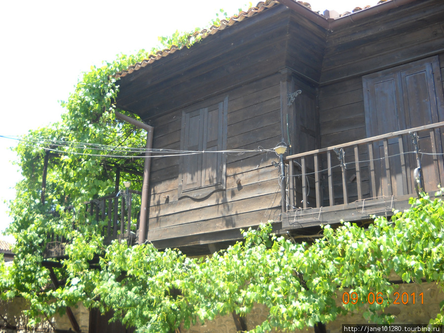 Среди деревянных домиков Несебра