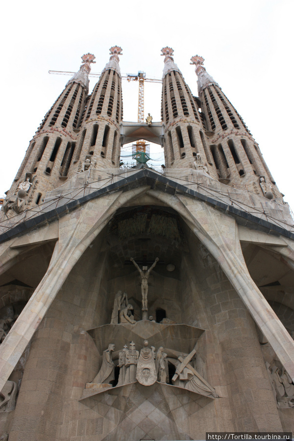 Саграда Фамилия — фасад Страстей Христовых Барселона, Испания