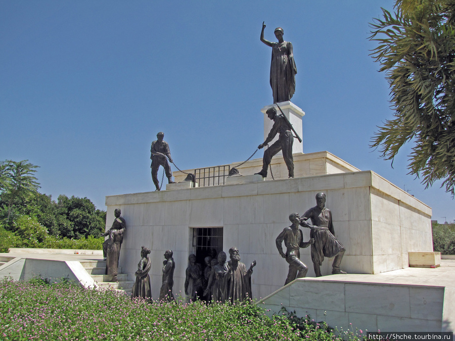... периодически встречая то какой-то мемориал... Никосия, Кипр