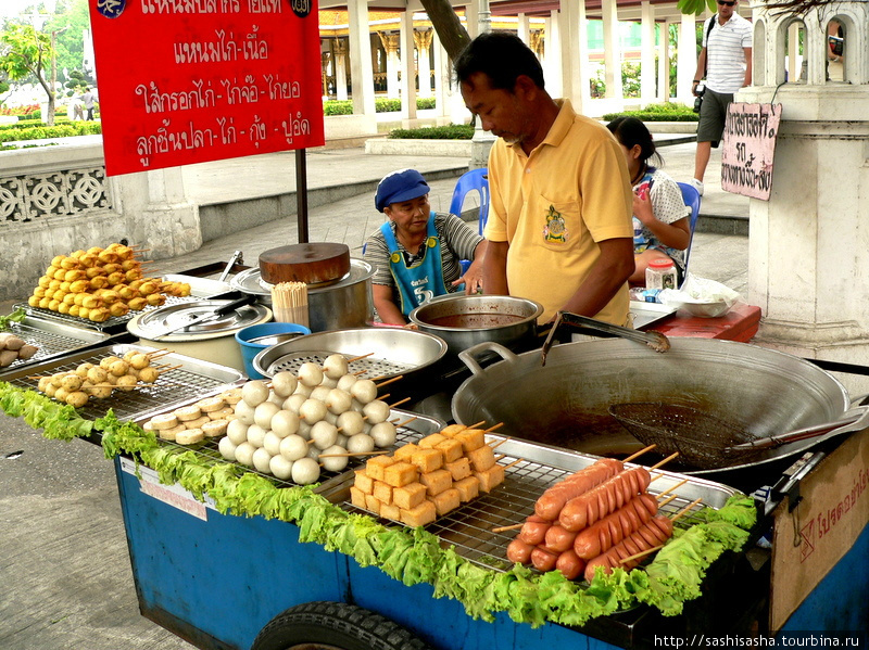 Уличная еда - шашлычки Бангкок, Таиланд