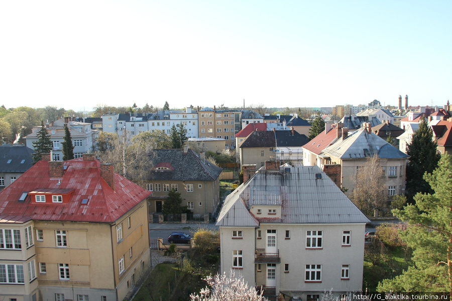 Вид из окна на обычные чешские домики Оломоуц, Чехия