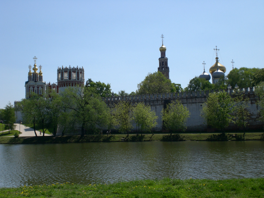 Новодевичий монастырь весной Москва, Россия