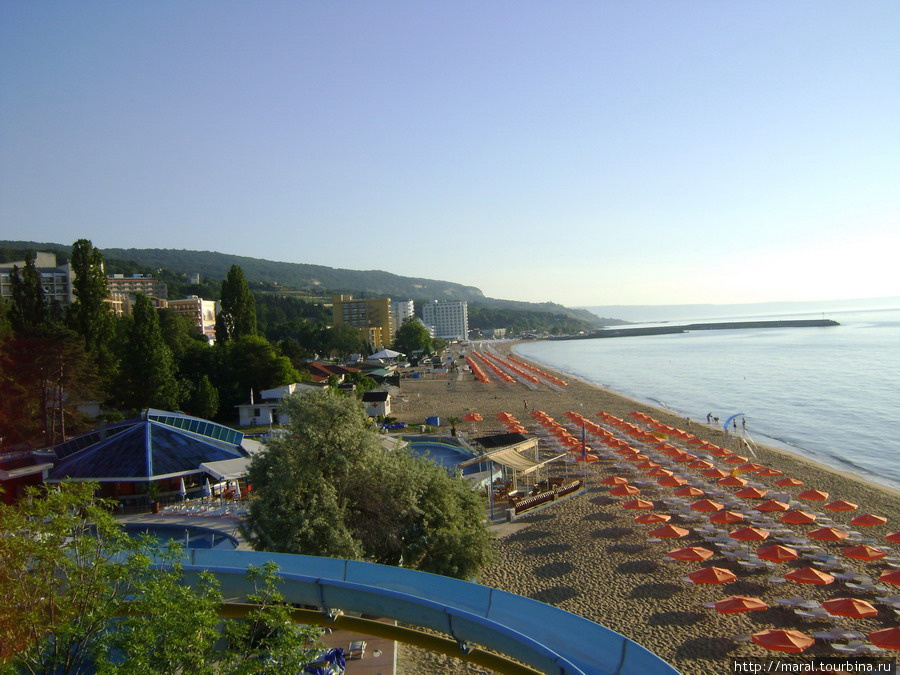 Курорт Золотые пески получил своё название по цвету песка, который покрывает пляж на протяжении почти четырёх километров Золотые Пески, Болгария