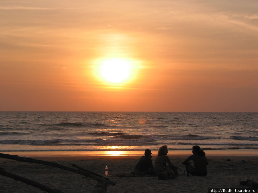 Дальний пляж вечером Арамболь, Индия