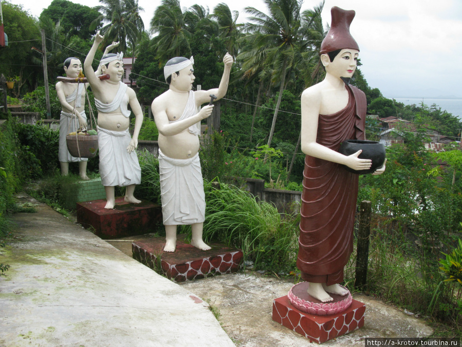 В древности (судя по статуе) попрошайничали и подавали так хорошо, что жратву сзади несли в корзине... Сейчас испортился народ, или просто монахов стало больше Котонг, Мьянма