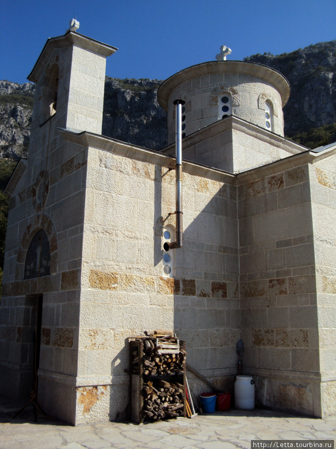 Печное отопление монастырь Острог, Черногория