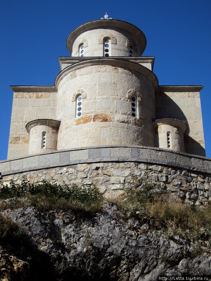 Церковь монастырь Острог, Черногория