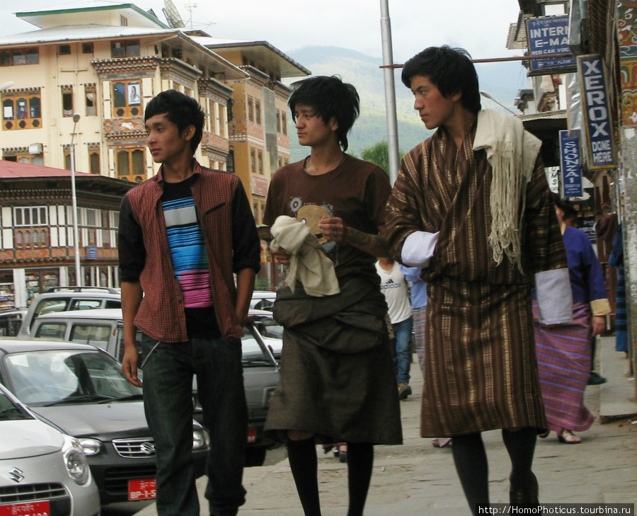 На улицах Тхимпху Тхимпху, Бутан