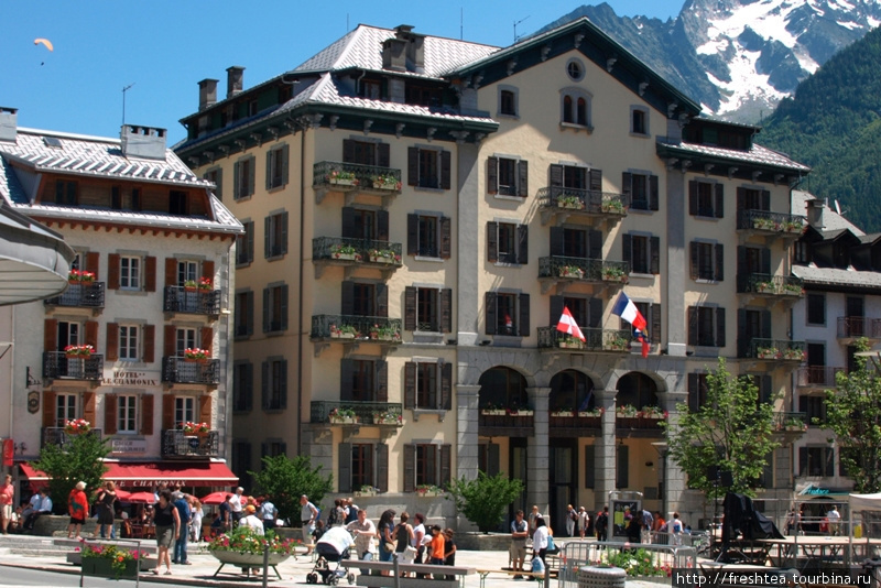 Шамони  и сегодня трепетно хранит дух  старейшего альпийского курорта Европы на фоне горного массива Монблан. Шамони, Франция
