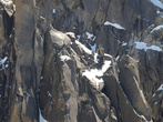 Суровы и величавы скалы под Полуденным пиком. Но они не так пустынны, как поначалу кажется: лето — высокий сезон у альпинистов и скалолазов.