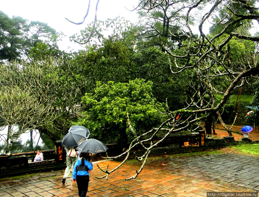 А дождь так и лил, не переставая Хюэ, Вьетнам