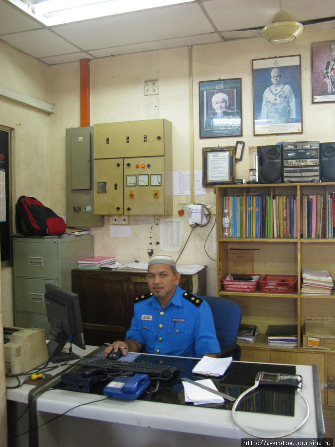 Начальник станции Тумпат, Малайзия