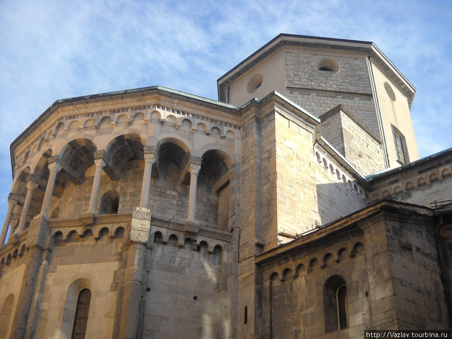 Здание церкви Комо, Италия