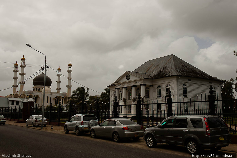 Бок о бок с мечетью! Парамарибо, Суринам