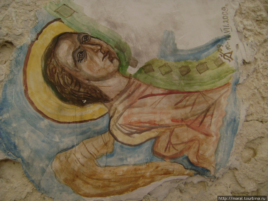 Ангел на потолке пещеры на верхнем ярусе Золотые Пески, Болгария